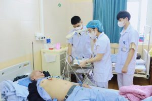 Để tốt nghiệp Cao đẳng Điều dưỡng đúng thời hạn, sinh viên cần hoàn thành đầy đủ tín chỉ, thực tập và đáp ứng các điều kiện xét tốt nghiệp theo quy định